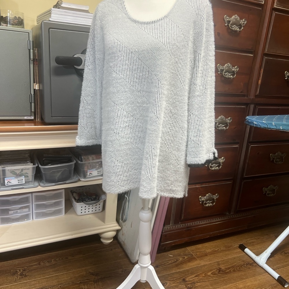 Chico's Light Gray Knit Top